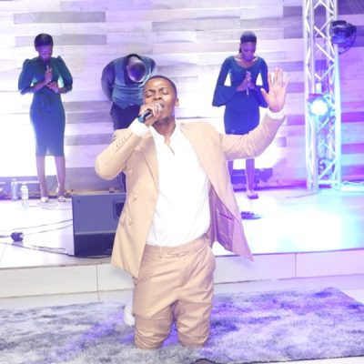 Aiisuka Ngihlale Naye Mp3 Download